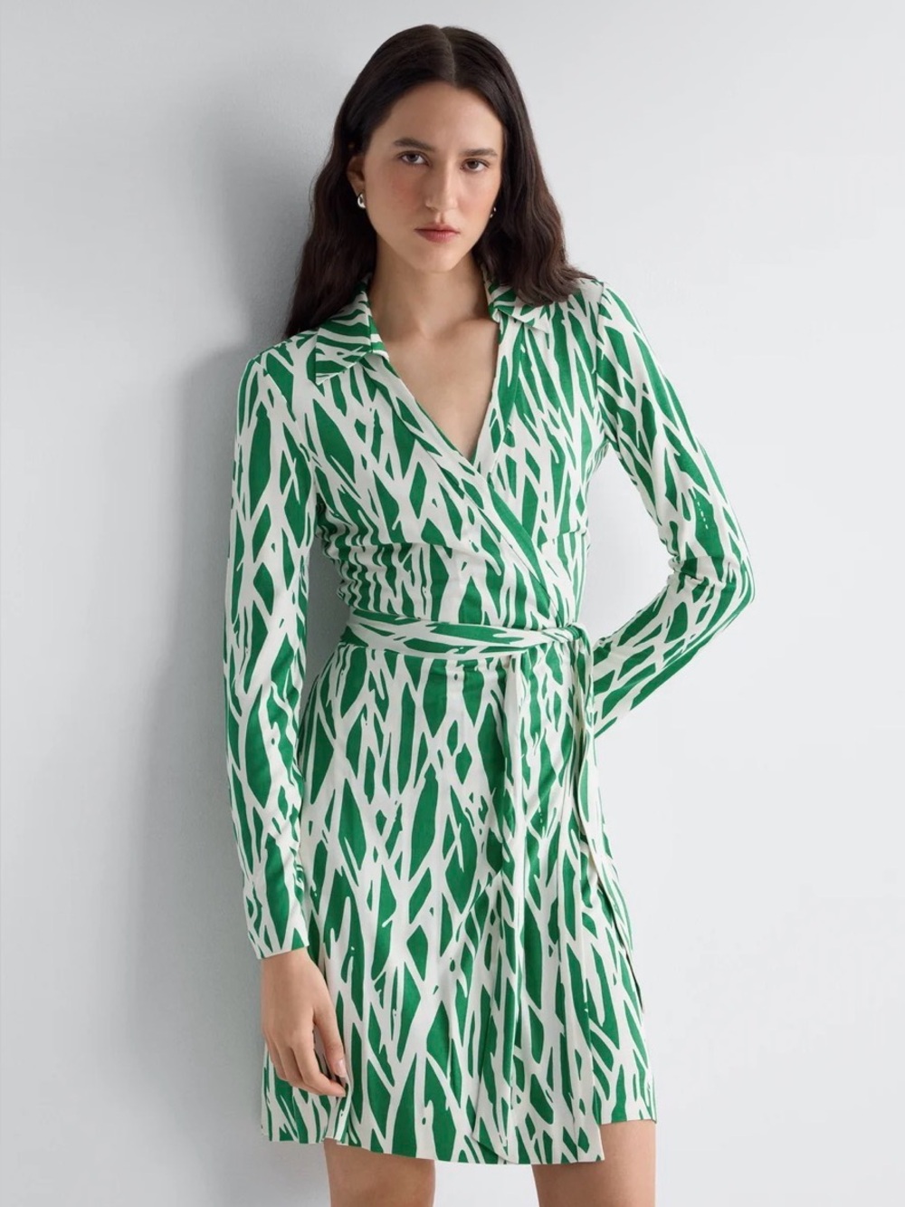 Diane Von Furstenberg Green & White Printed 100% Silk Wrap Dress